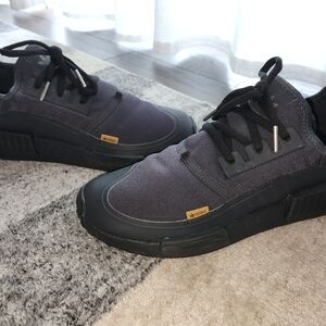 Adidas Men's  Size 10, Gray and Black